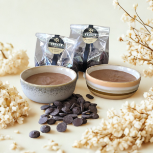 Chocolademousse, chocoladedruppels puur. Visser chocolade